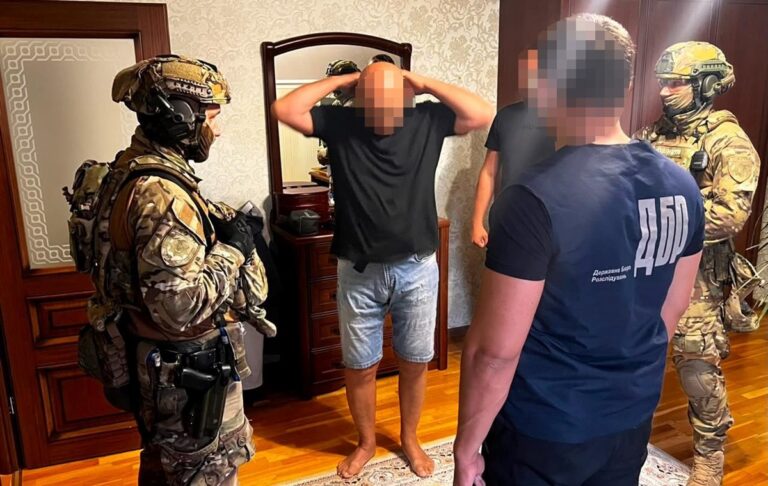 Фото для новини:"Полк ухилянтів": в ТЦК викрили масштабну схему