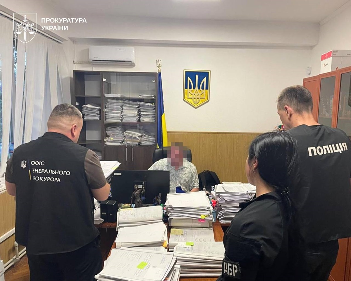 Фото для новини:Понад 100 рішень перевірять: голову райсуду підозрюють у допомозі ухилянтам