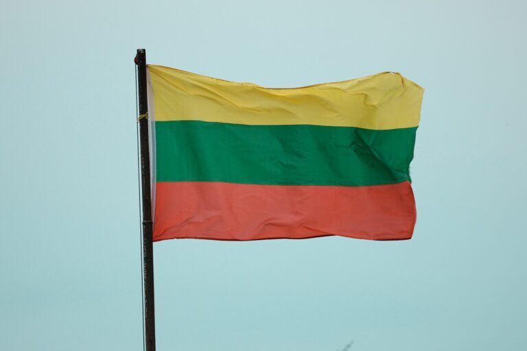 Фото для новини:Пошкоджене посольство у Києві: Литва заявила про право на компенсацію