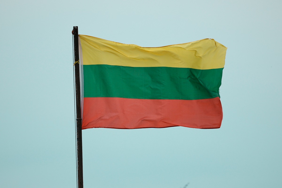 Фото для новини:Пошкоджене посольство у Києві: Литва заявила про право на компенсацію