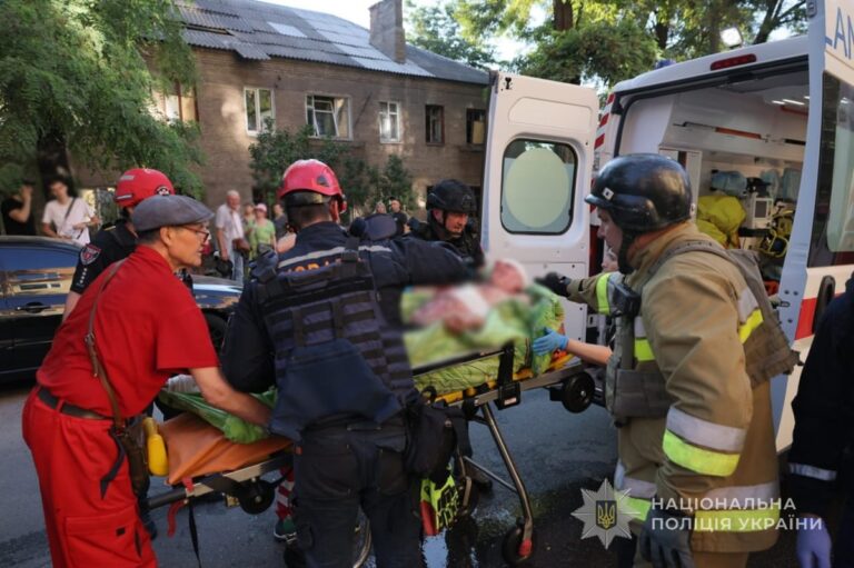 Фото для новини:Повторний удар по Запоріжжю: поранено 21 людину