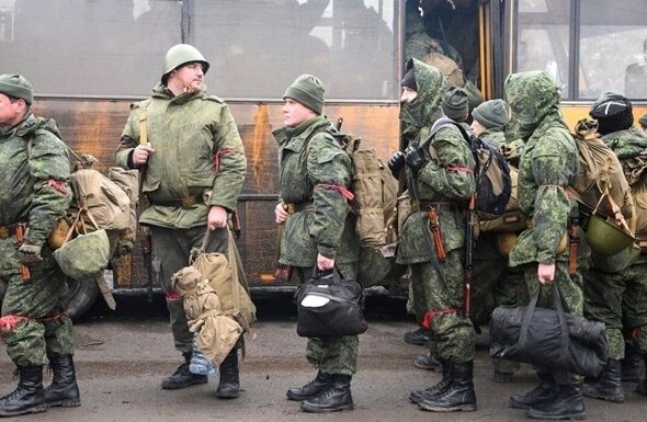 Фото для новини:Примусова мобілізація в РФ: чоловіків забирають з вулиць та роботи