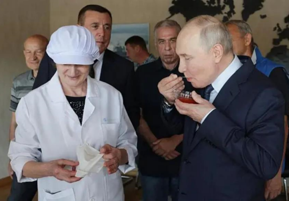 Фото для новини:Путін кинув виклик Японії: що означає його візит на Курили для України