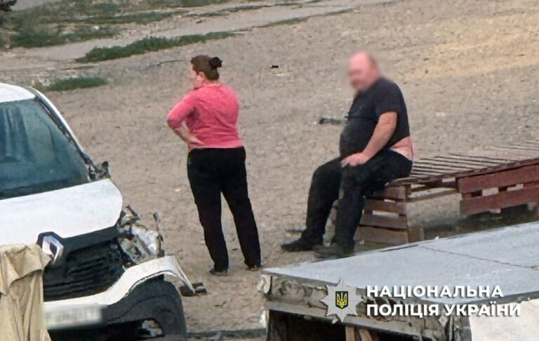 Фото для новини:РФ атакувала цивільного на ринку Херсона