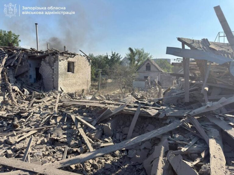 Фото для новини:РФ скинула КАБ на житлові будинки обласного центру