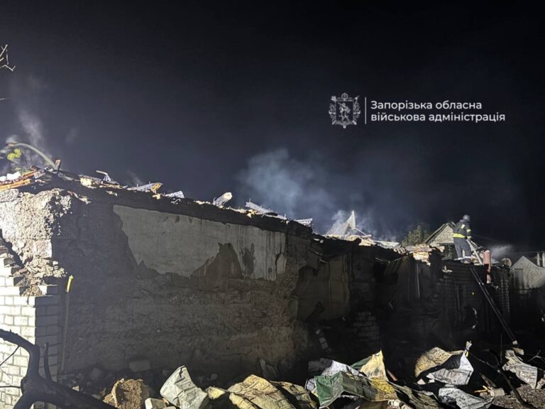 Фото для новини:Росіяни атакували приватний будинок на Запоріжжі: є поранені