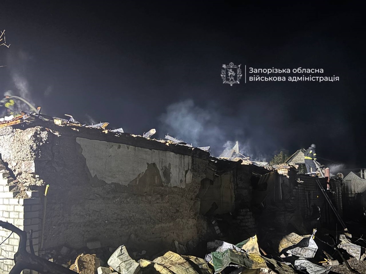 Фото для новини:Росіяни атакували приватний будинок на Запоріжжі: є поранені