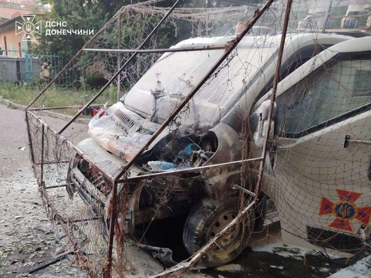Фото для новини:Росіяни атаквали авто рятувальників у Краматорську