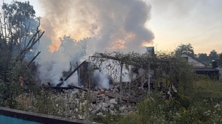 Фото для новини:Росіяни вдарили по Балаклії: троє загиблих