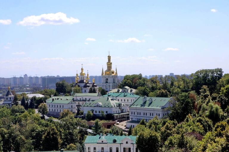 Фото для новини:Швейцарія допоможе відновити Лавру після російського удару