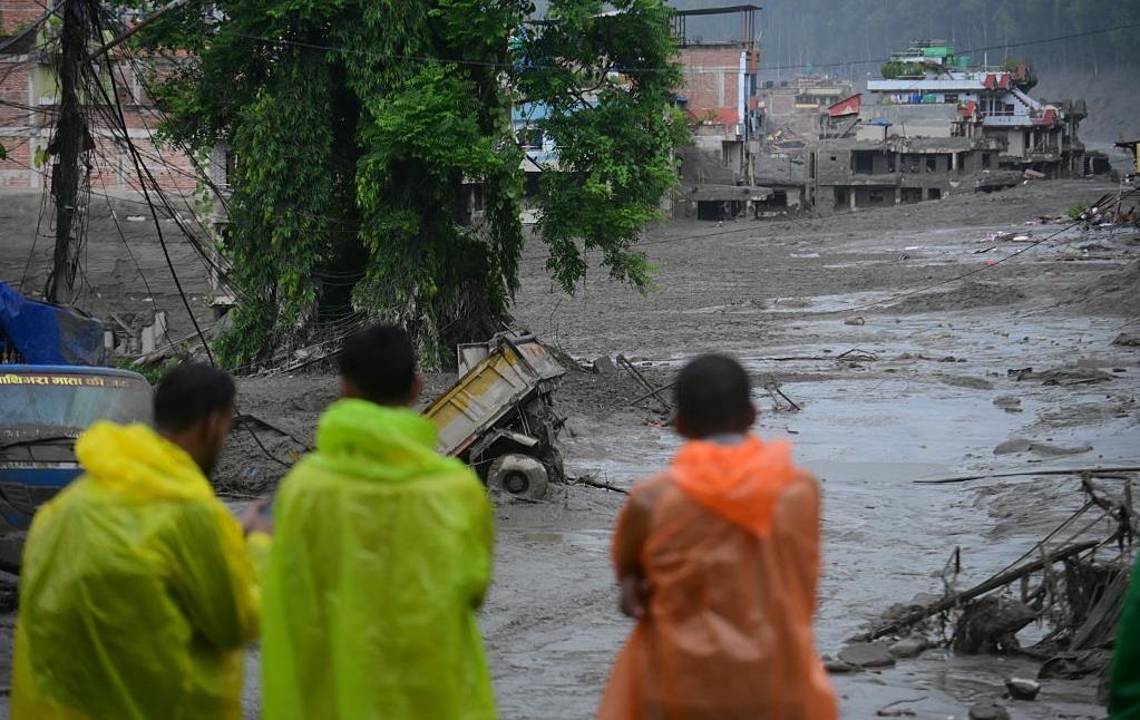 Фото для новини:Смертельна повінь у Непалі: МЗС розшукує українців