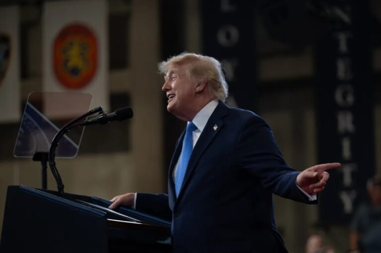 Фото для новини:Трамп готує масове скасування віз для іноземців - ЗМІ