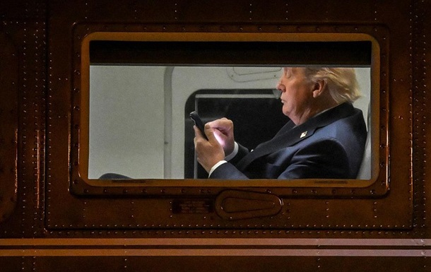 Фото для новини:Трамп вирішив заробляти на своїх дописах у Truth Social