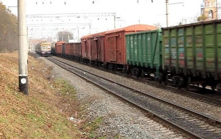 Фото для новини:У Броварах дівчинку вдарило струмом на даху поїзда