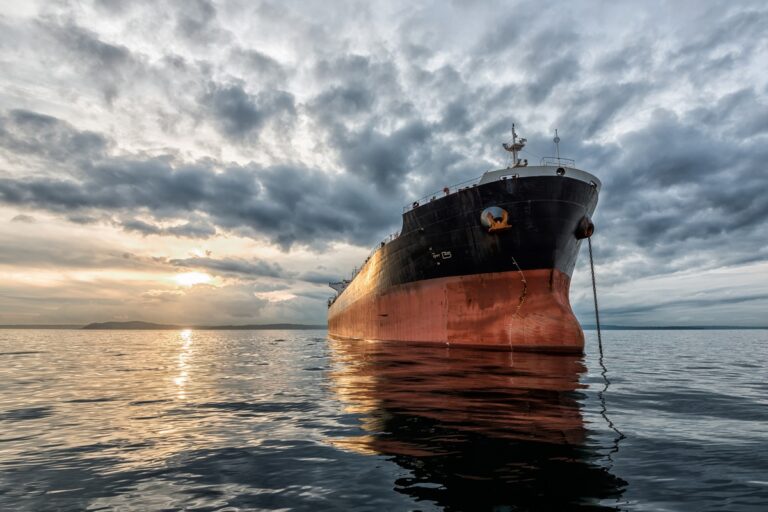 Фото для новини:У Чорному морі атакували танкер з російською нафтою