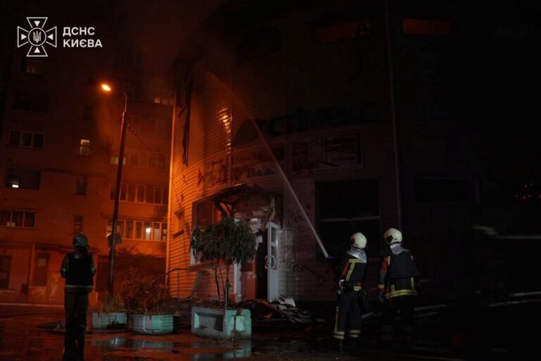Фото для новини:У ДСНС повідомили наслідки ракетної атаки на Київ