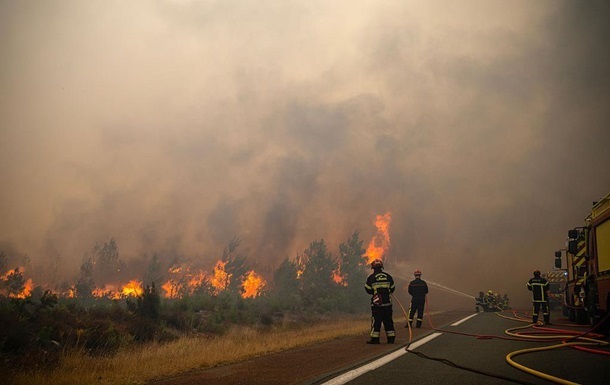 Фото для новини:У Франції заявили, що взяли під контроль лісові пожежі