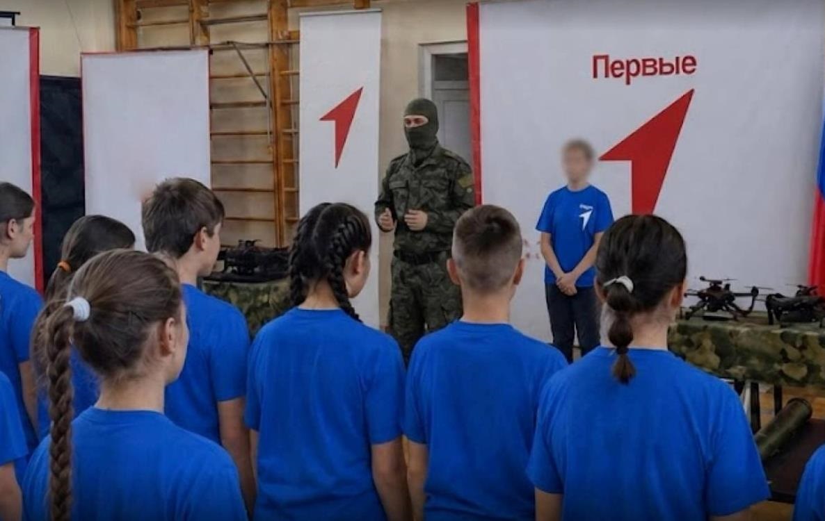 Фото для новини:У ГУР назвали причетних до мілітаризації дітей на ТОТ