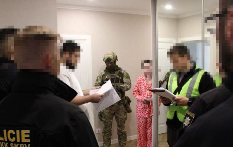 Фото для новини:У Києві викрили call-центр, який ошукав чехів на 8,4 млн грн