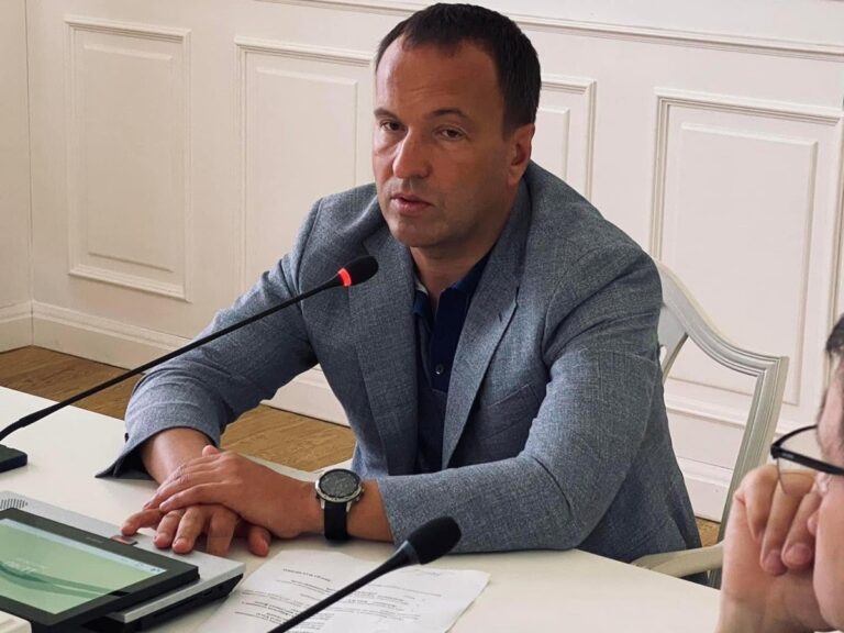 Фото для новини:У КМДА шукають компроміс щодо вирубки дерев на Теремках