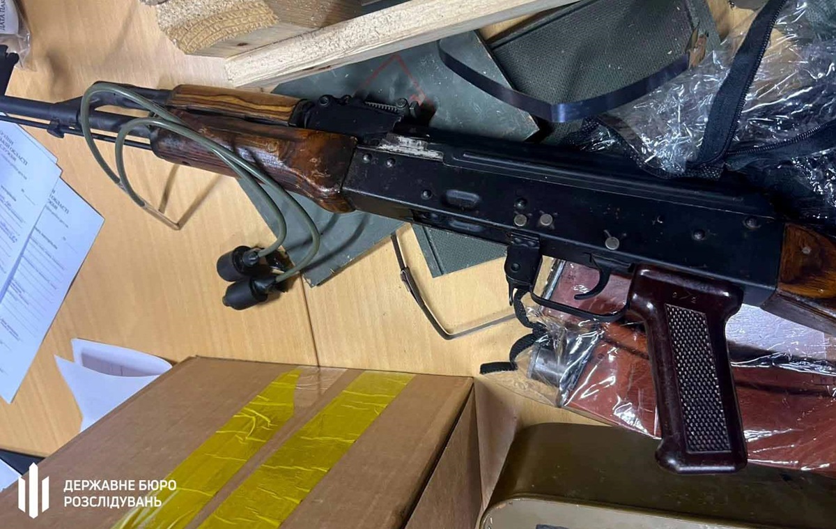 Фото для новини:У командира військової частини на Київщині знайшли арсенал