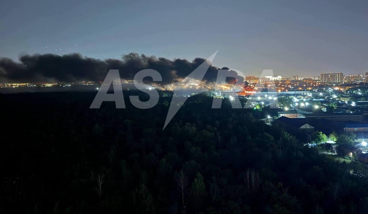Фото для новини:У Краснодарі спалахнув склад товарів для дому після атаки дронів - OSINT