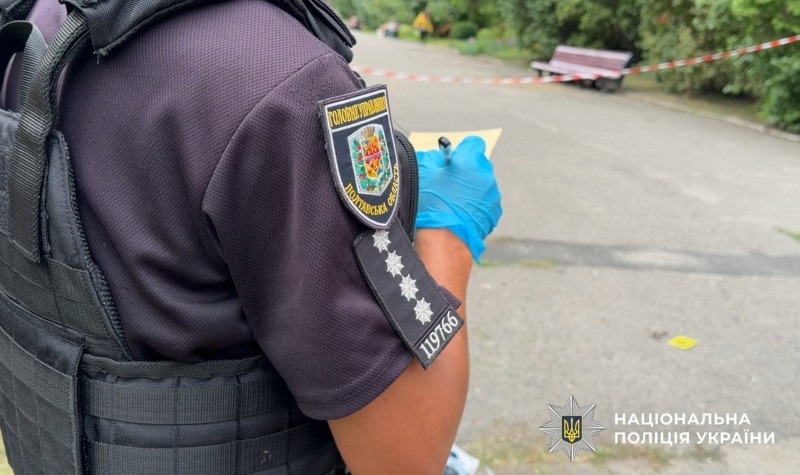 Фото для новини:У Лубнах чоловік відкрив стрілянину по поліцейських, є поранений