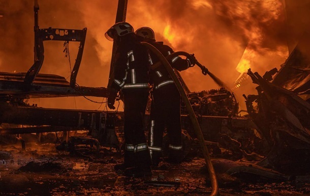 Фото для новини:У Сумах масштабні пожежі після масованої атаки