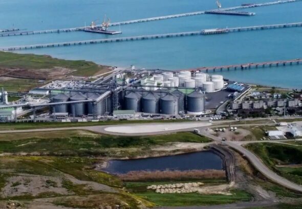 Фото для новини:У Тамані згоріло 12 резервуарів з нафтою - СБС