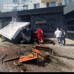 Фото для новини:У центрі Києва автівка влетіла у літню терасу