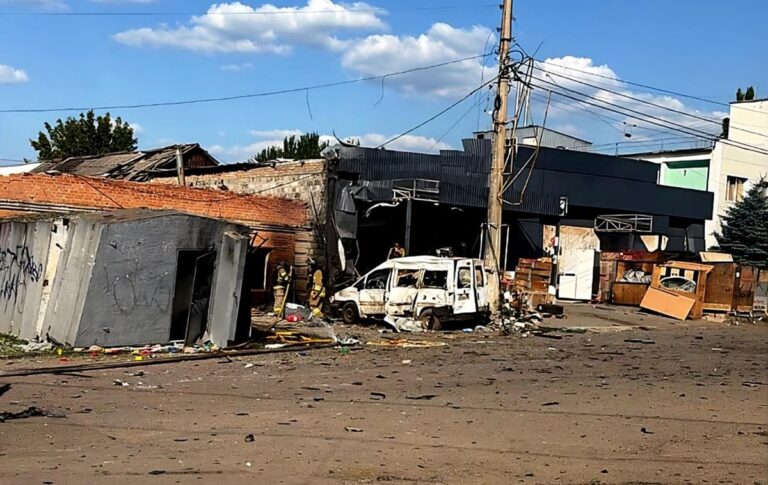 Фото для новини:Удар по Краматорську: загиблий і шестеро поранених