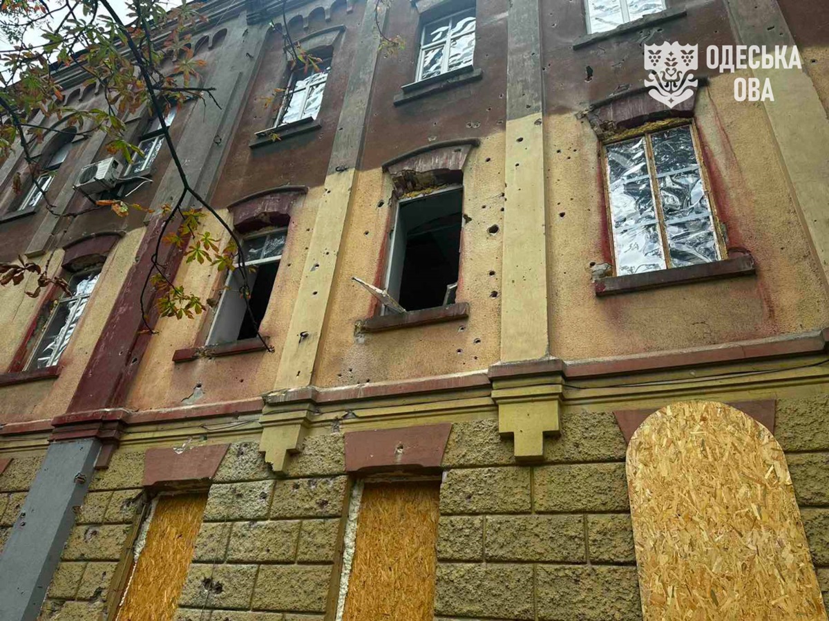 Фото для новини:Удар по Одесі: пошкоджені навчальні заклади і багатоповерхівка