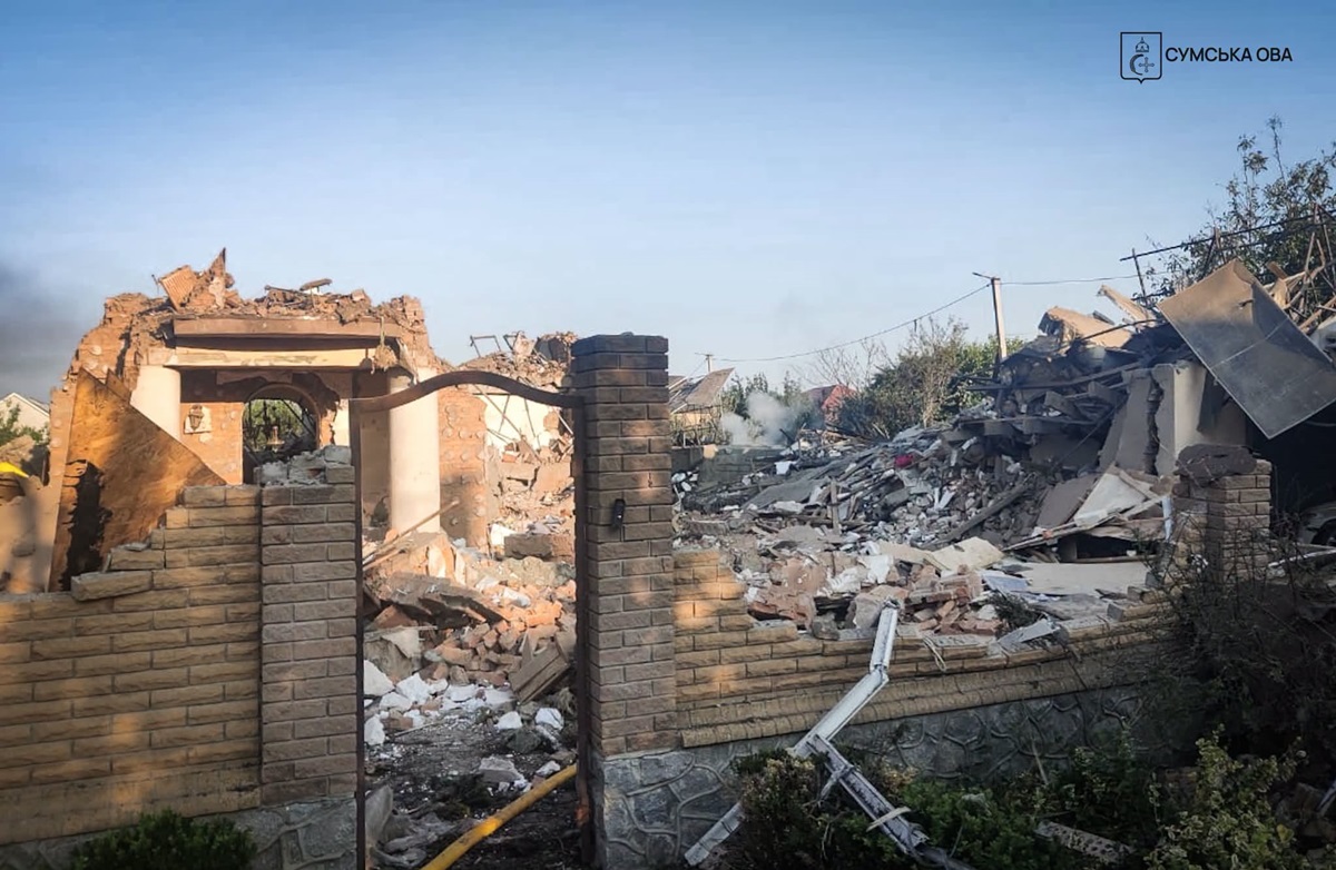 Фото для новини:Удар по Сумах: загинула жінка і двоє дітей