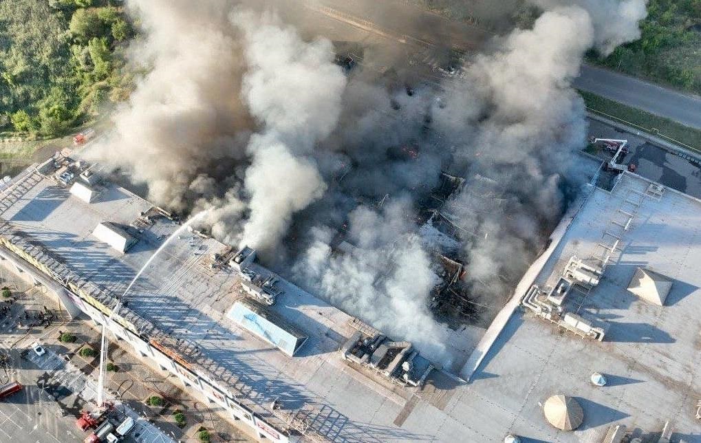 Фото для новини:Удар Росії по ТРЦ у Кривому Розі: вже 14 загиблих