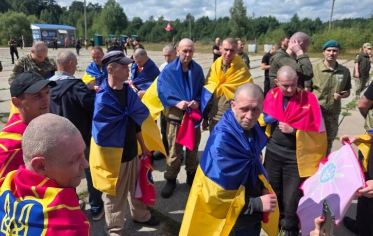 Фото для новини:Україна повернула з полону понад 100 військових