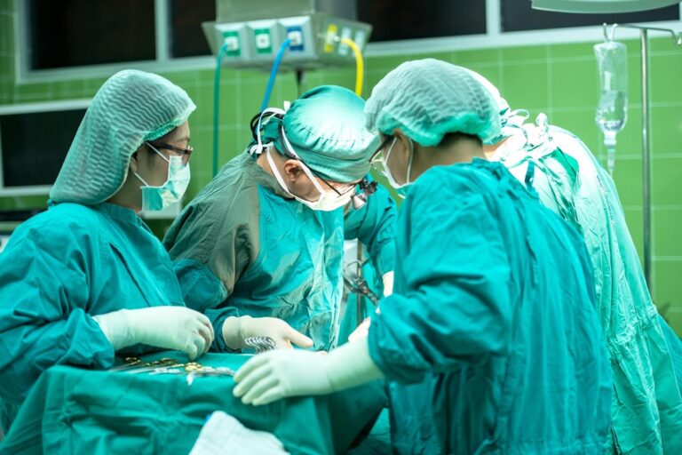 Фото для новини:Українські медики врятували дитину завдяки унікальній трансплантації серця