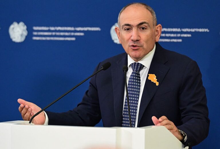 Фото для новини:Уряд Вірменії на чолі з Пашиняном подав у відставку