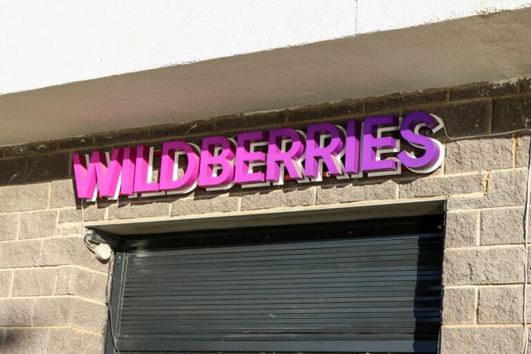 Фото для новини:За 150 км від Москви: дрон пошкодив великий склад Wildberries