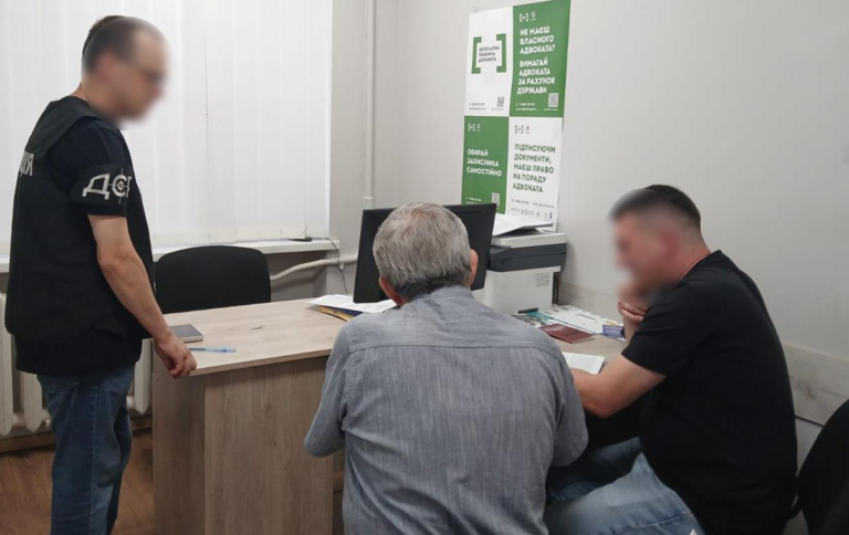 Фото для новини:Зарплата за бронь: у Луцьку викрили фіктивне працевлаштування в ліцеї