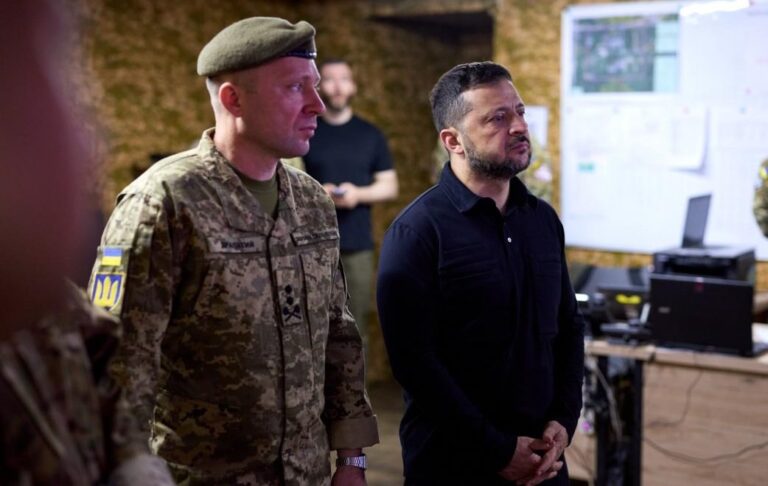 Фото для новини:Зеленський прибув на Олександрівський напрямок