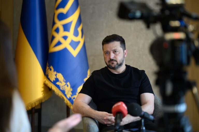 Фото для новини:Зеленський: Росія стягнула під Москву три кола ППО