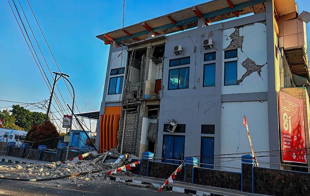 Фото для новини:Землетрус в Індонезії: загинули десятки людей