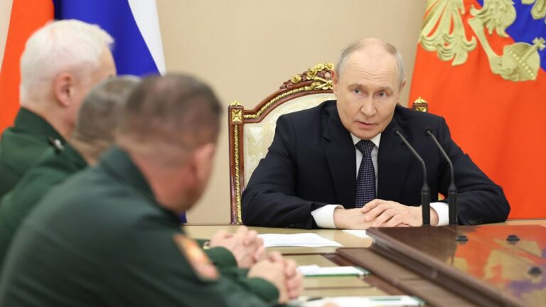 Фото для новини:Зміни в армії РФ: що стоїть за рішенням Путіна